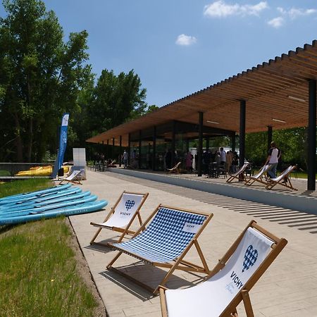 Tente Lodge Pour 5 Personnes En Bordure De La Riviere Allier Au Sein D'Un Petit Camping Saint-Yorre Exterior photo