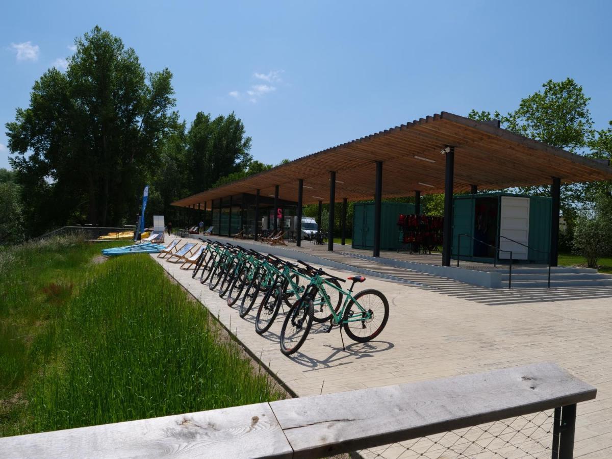 Tente Lodge Pour 5 Personnes En Bordure De La Riviere Allier Au Sein D'Un Petit Camping Saint-Yorre Exterior photo