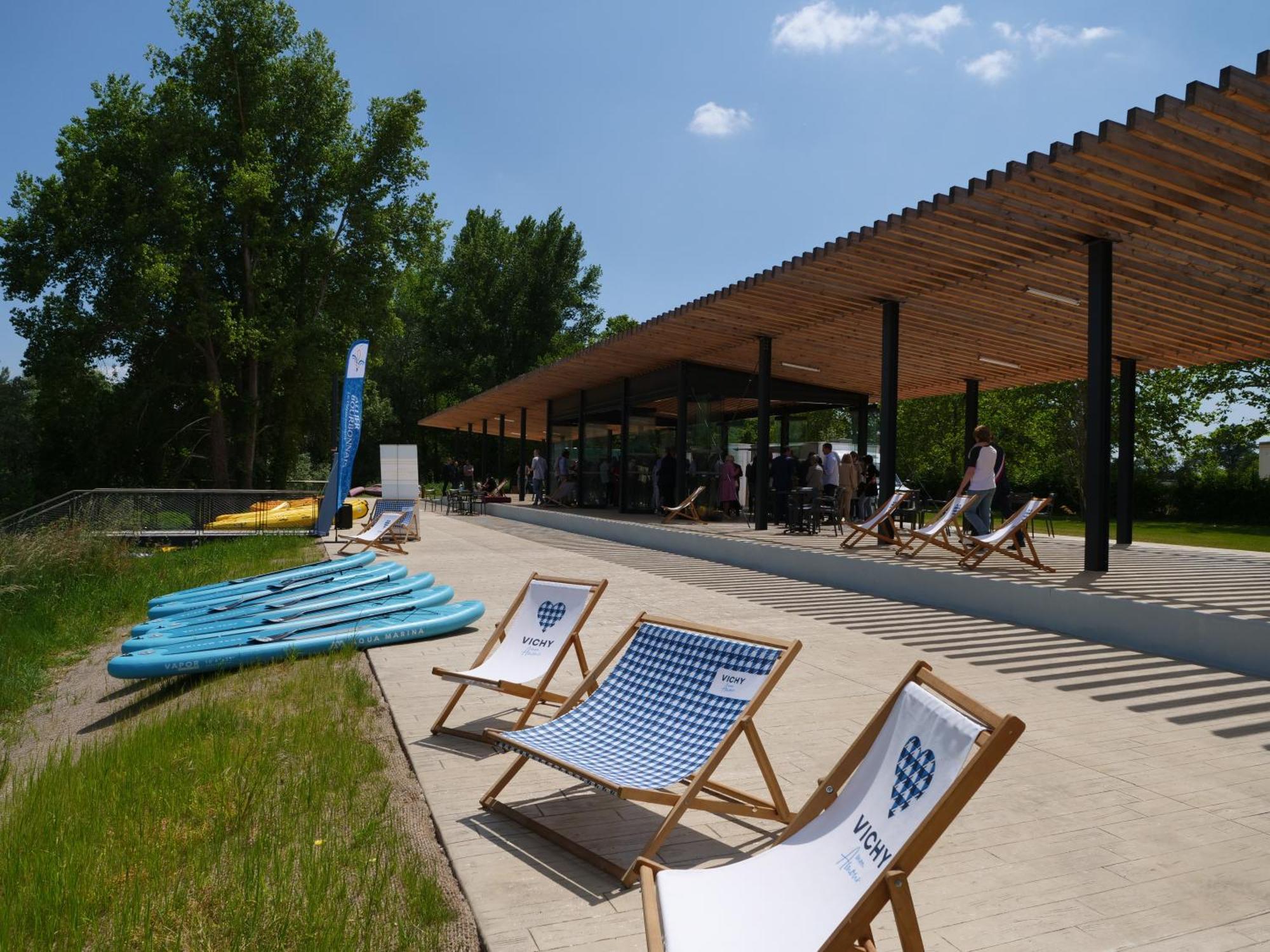 Tente Lodge Pour 5 Personnes En Bordure De La Riviere Allier Au Sein D'Un Petit Camping Saint-Yorre Exterior photo